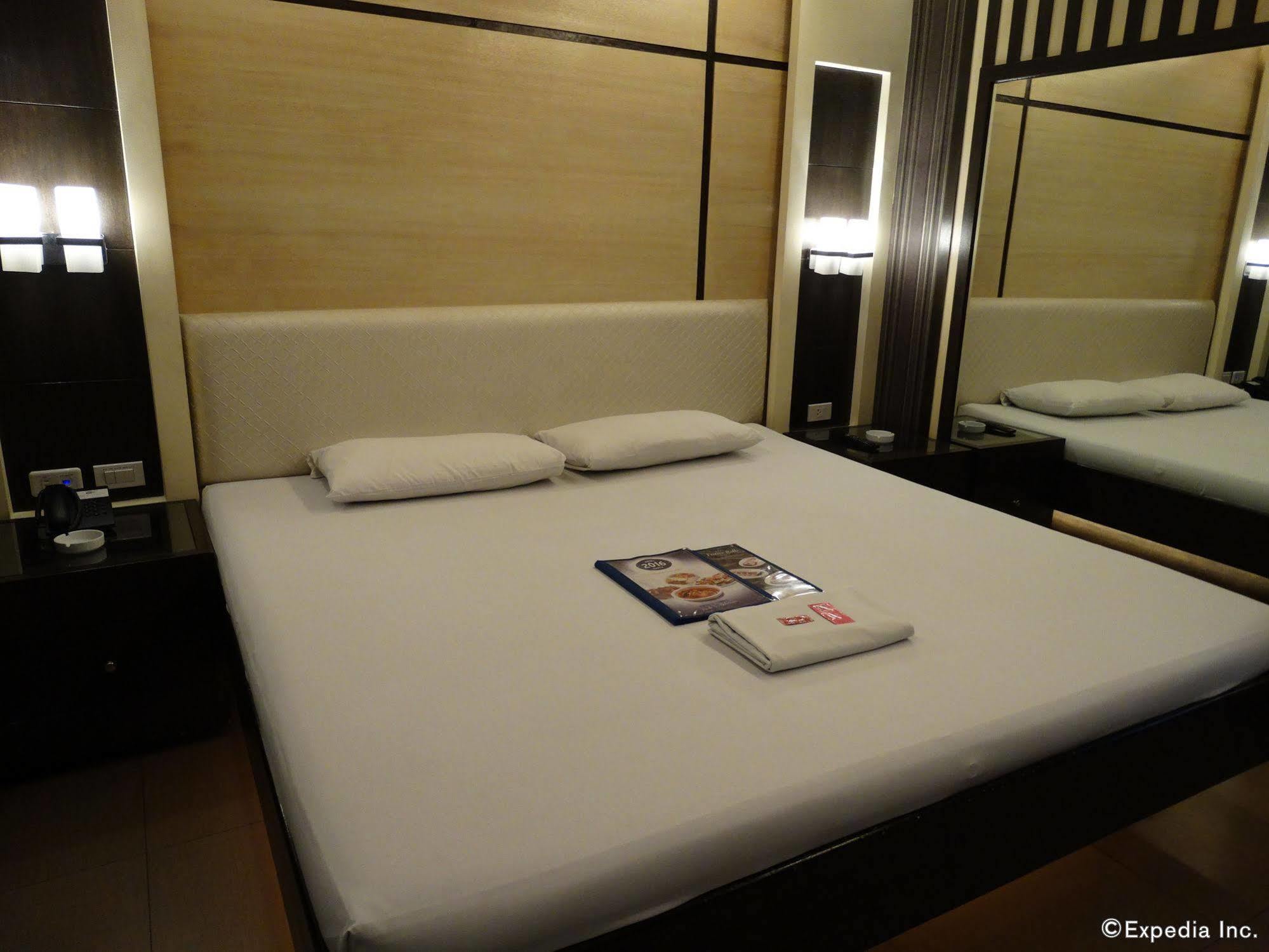 Hotel 2016 Манила Екстериор снимка